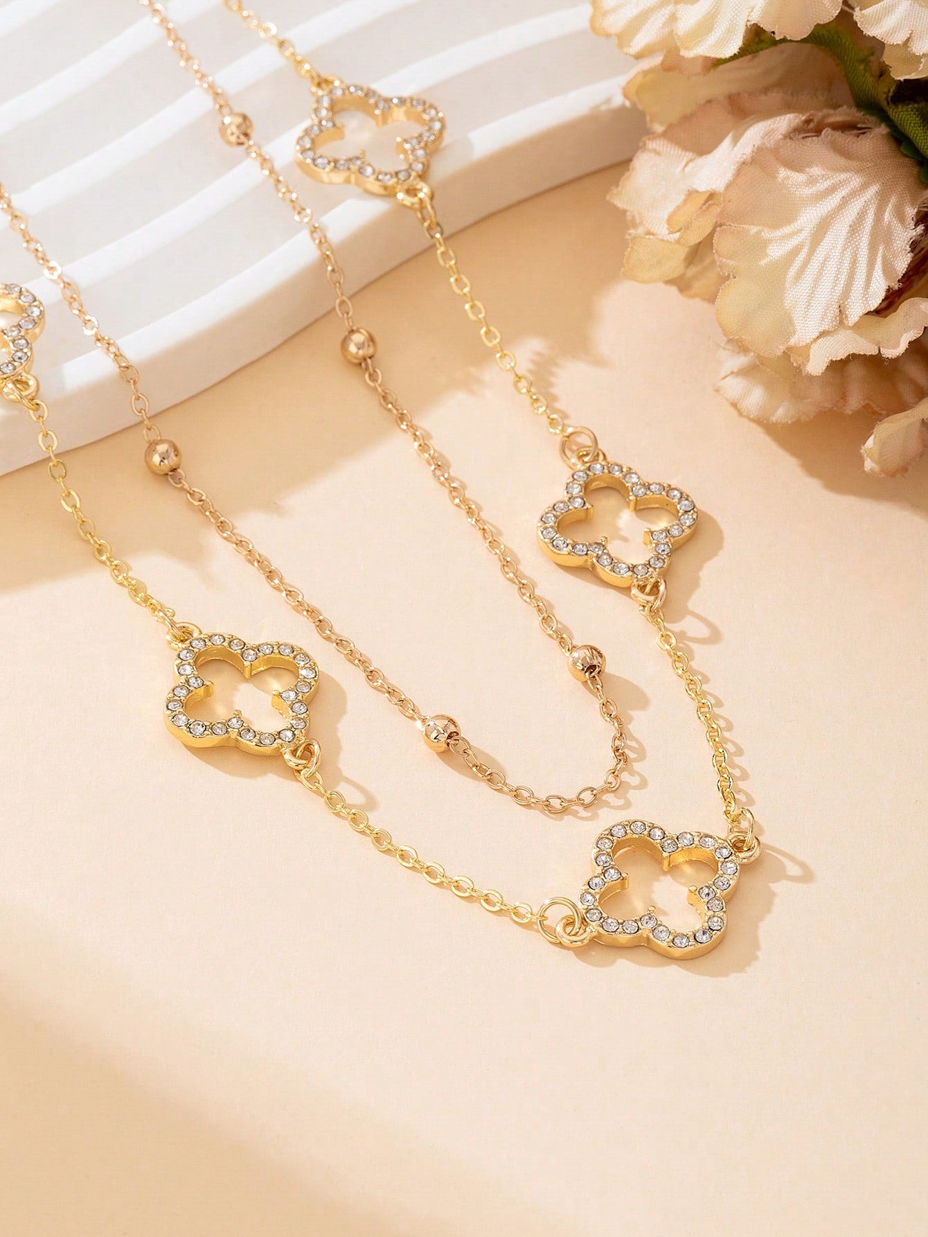 1pc Luxurious Hollow Clover Pendant Necklace For Women