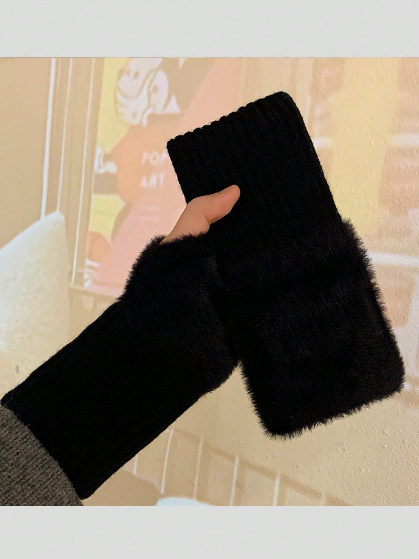 2 Pairs Unisex Solid Color Cute Fuzzy Half-Finger Gloves