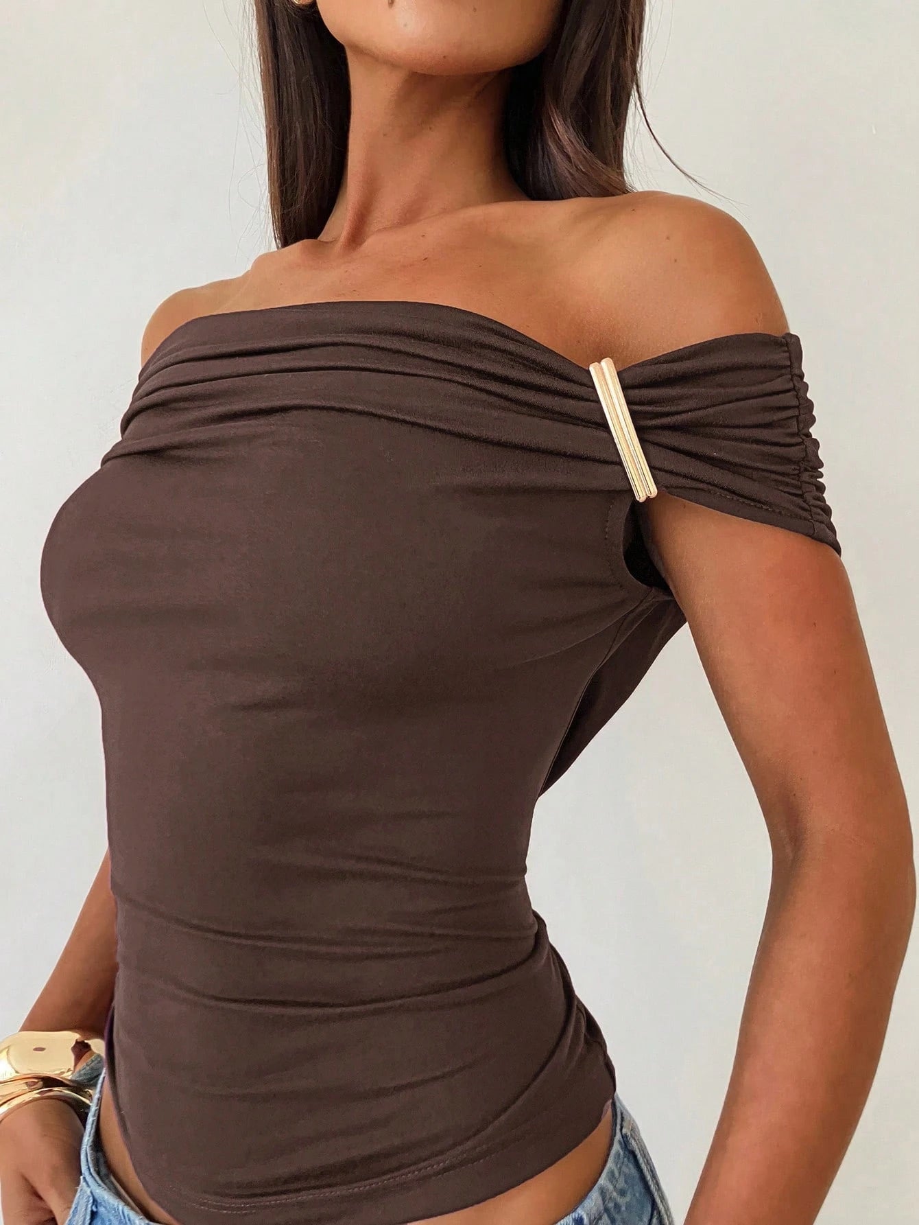 Aloruh Women's Solid Color Off Shoulder Ruched Fitted Fashion T-Shirt Brown Top