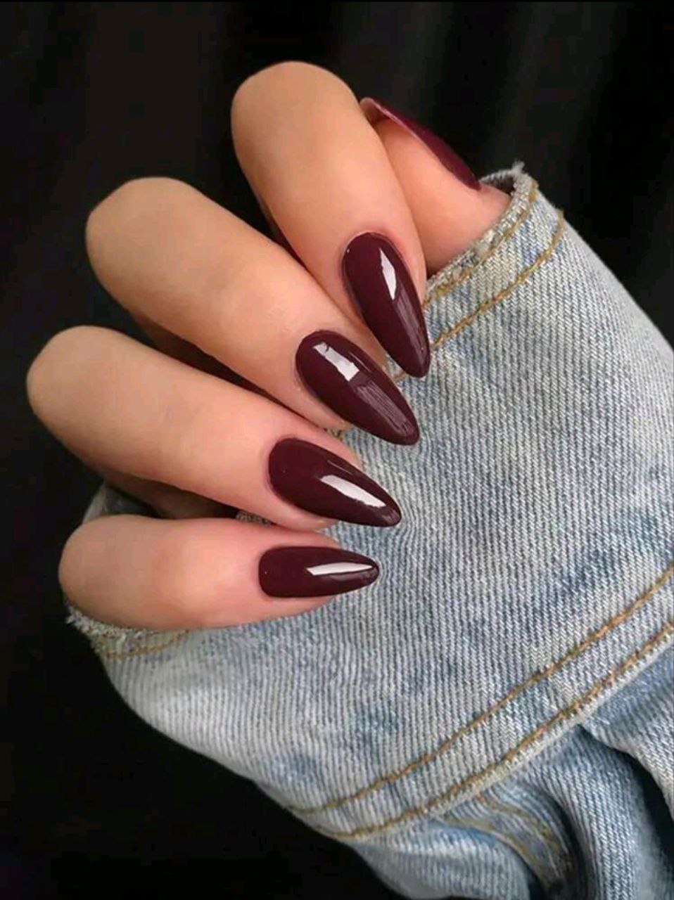 Instantly Upgrade Your Manicure! 24pcs Almond-Shaped Burgundy Nail Stickers