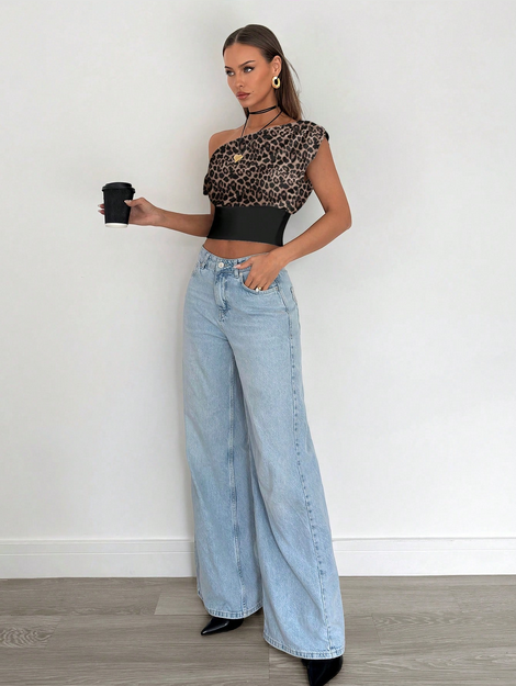 Siren Gaze Women's Asymmetric Neck Ruched Cropped Top