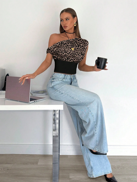 Siren Gaze Women's Asymmetric Neck Ruched Cropped Top