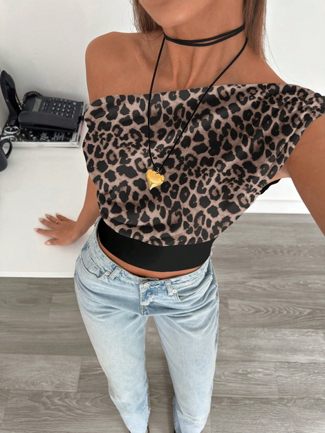 Siren Gaze Women's Asymmetric Neck Ruched Cropped Top